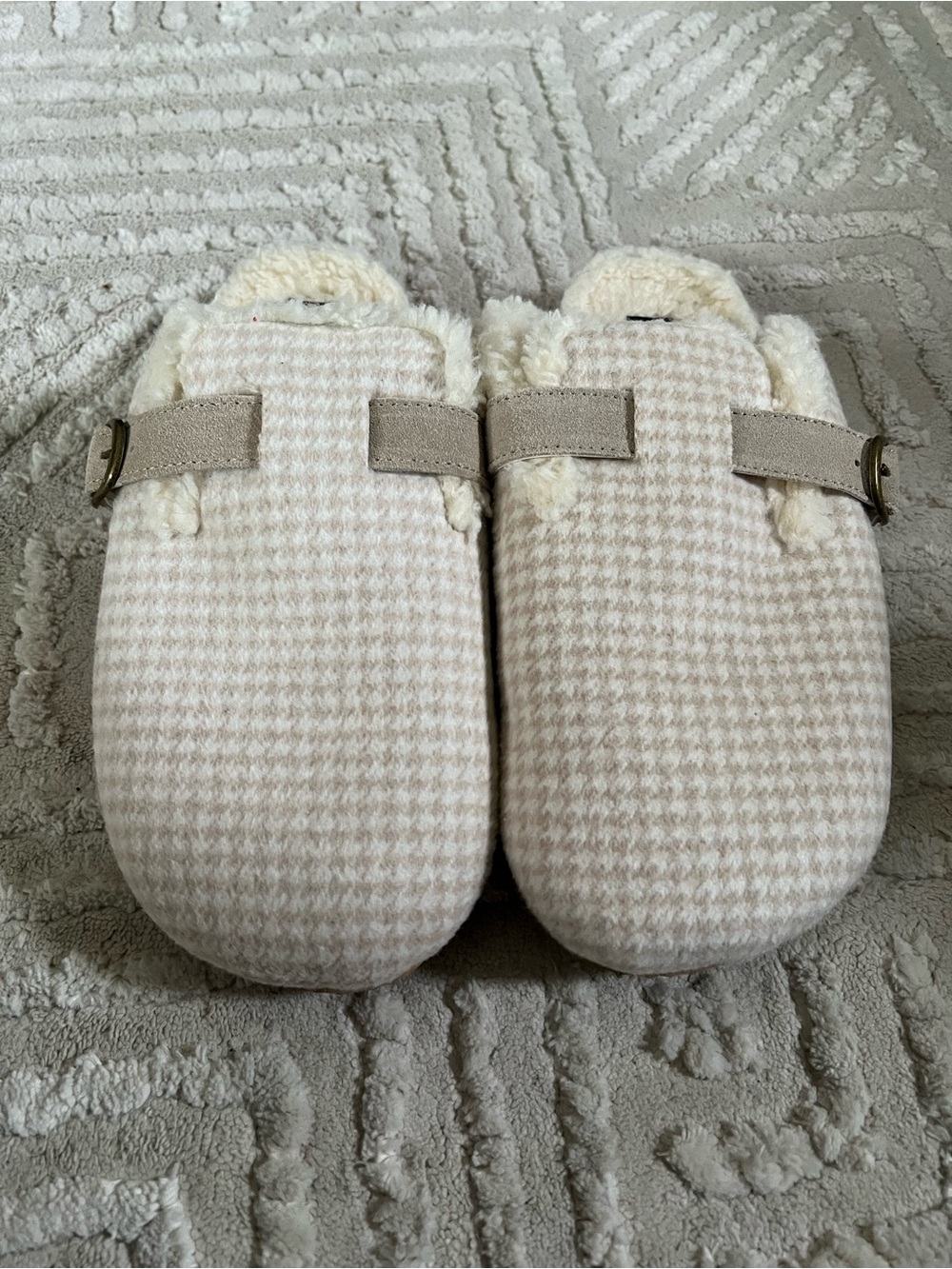 Lands’ End Cozy Slip On Slippers Women’s 9 Cream Textured Pattern